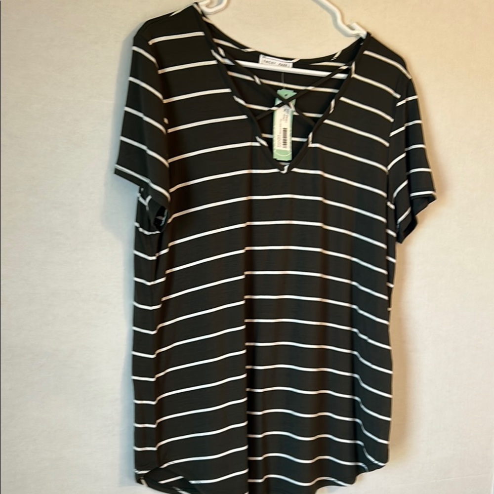 NWT Emery Park Dulce S/S V-Neck Caged Front Olive Stripe Knit Top. Sz XL